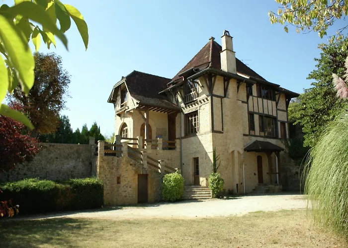 Elegant Mansion In Belvès
