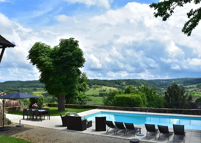 Dom wakacyjny Elegant Mansion In *